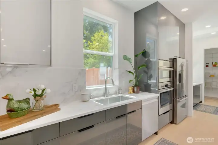 HIgh End SS appliances, this kitchen with a view and loads of storage HIgh End SS appliances, this kitchen with a view and loads of storage