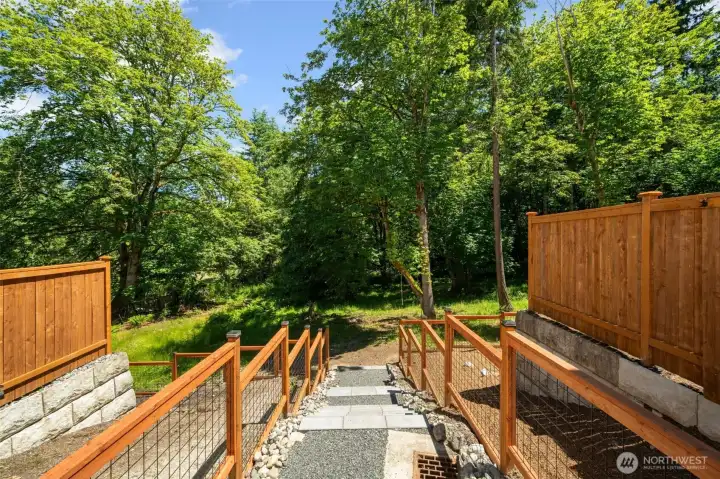 Path to shared open space property few steps away Path to shared open space property few steps away