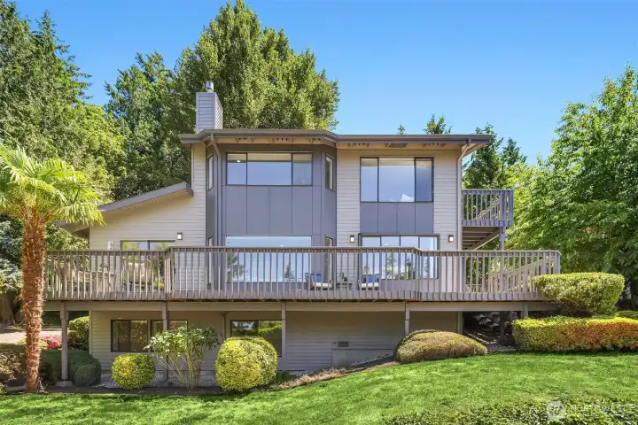 This home commands a presence. Two story, with a basement offering income potential or extended living space, in an incredible location in Houghton. Easy access to the 405 and minutes from the International Community School