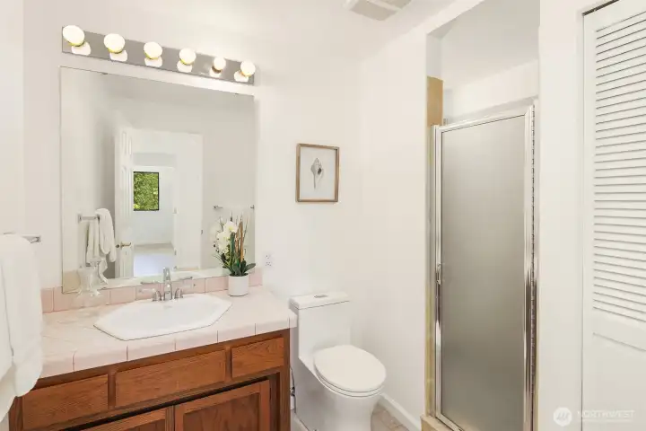 An independent bathroom on the upper floor so the flex room connected to the primary suite can be used as an independent space if desired.