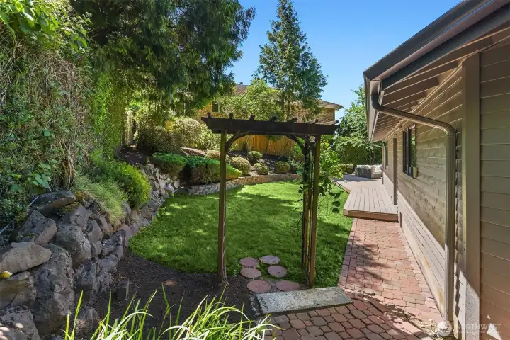 The yard is a mini oasis. Set well below the freeway, with a sound barrier wall above, it's really quite a peaceful spot to hang out.