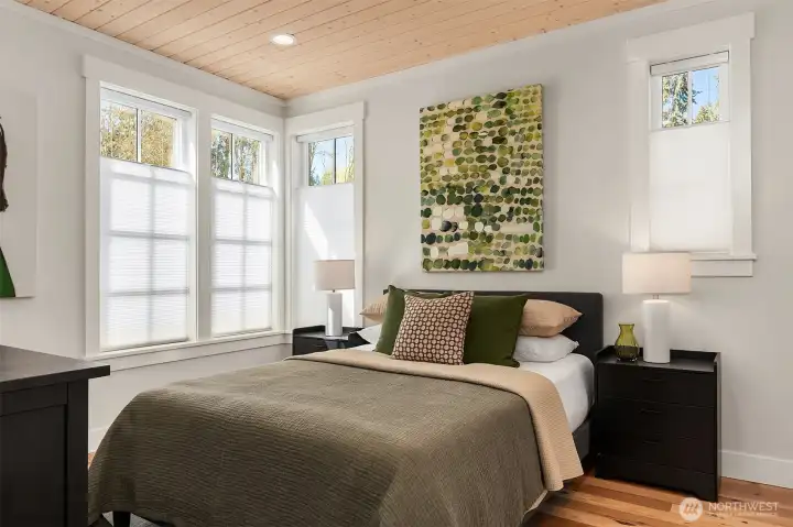 The main floor primary bedroom accommodates a king size bed and is fitted with custom closet cabinetry. The main floor primary bedroom accommodates a king size bed and is fitted with custom closet cabinetry.