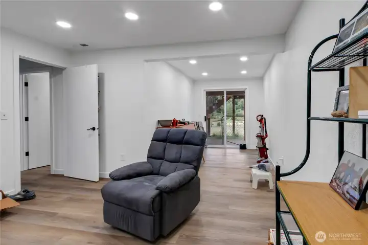 Bonus room with door to the backyard. Bonus room with door to the backyard.