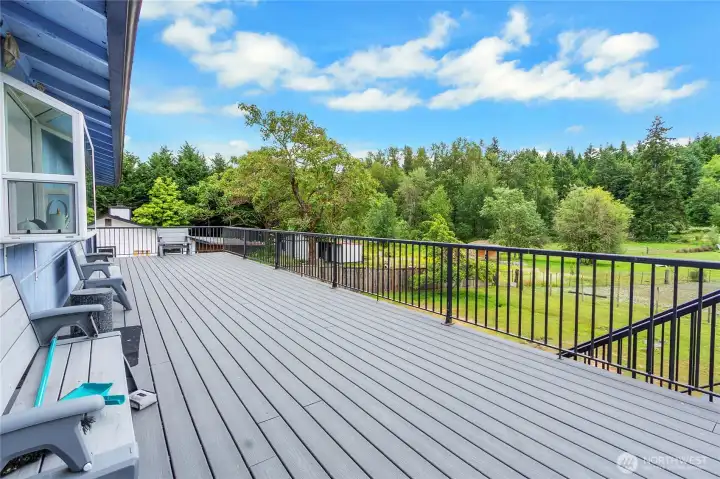 Nice sized deck for entertaining. Nice sized deck for entertaining.