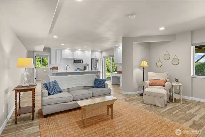 Recreation room with view of the kitchen, bathroom entrance and backyard access. Recreation room with view of the kitchen, bathroom entrance and backyard access.