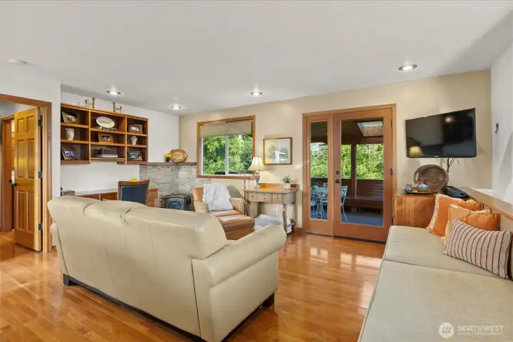 Large open concept office space with oak wood flooring, wood trim and central vacuum. Large open concept office space with oak wood flooring, wood trim and central vacuum.