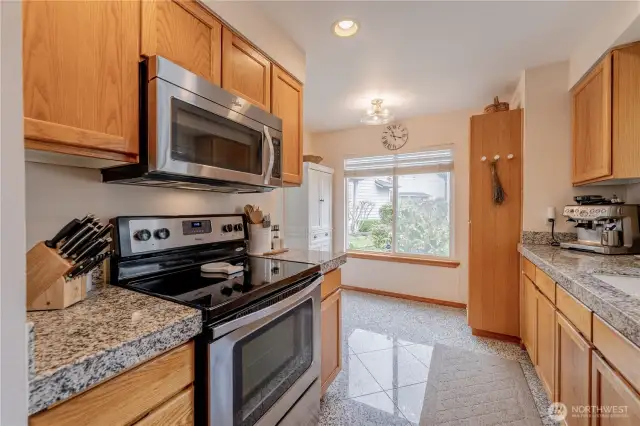 Electric range and built-in microwave