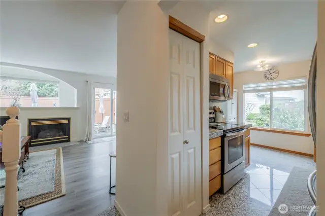 Inviting foyer with a welcoming atmosphere, offering a seamless transition into the heart of the home