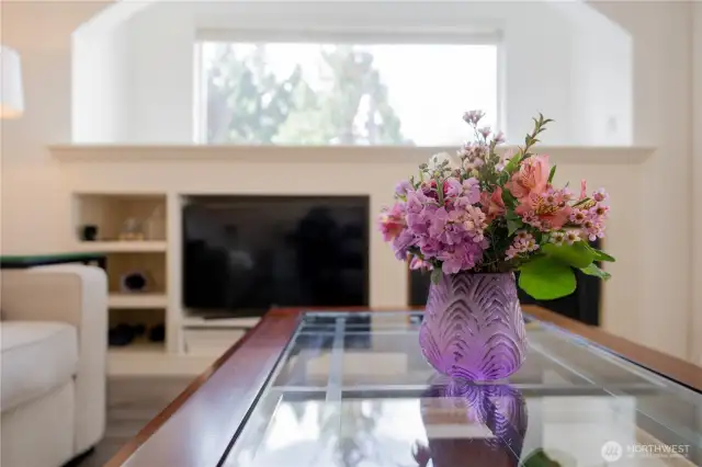 Cozy gas fireplace, creating a warm and inviting atmosphere in the living area, perfect for chilly evenings