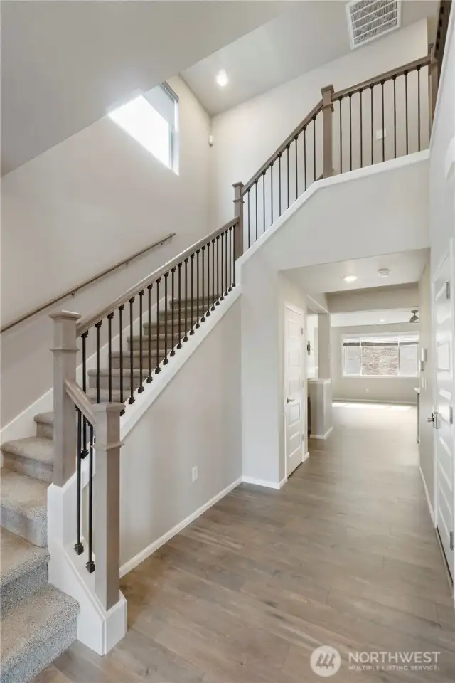 Automatic blinds keep stairwell cool
