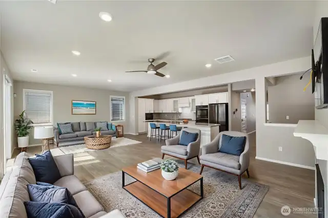 Virtually staging - look how much room!
