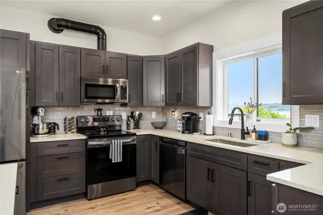 Easy entertaining kitchen - everything within arms reach.  Large walk-in pantry just off dining room.   Large main floor utility room and built in desk area for all your everyday necessities.