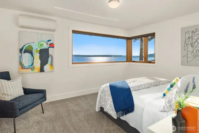 Upstairs northwestern view en suite bedroom