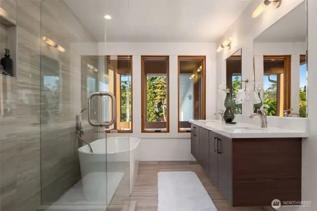 Upstairs full bath.
