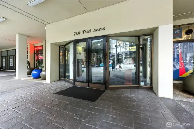 Main exterior entry to the Royal Crest Condominium, close to Amazon, Whole Foods, restaurants, Pike Place Market, retail shopping, public transportation and more!