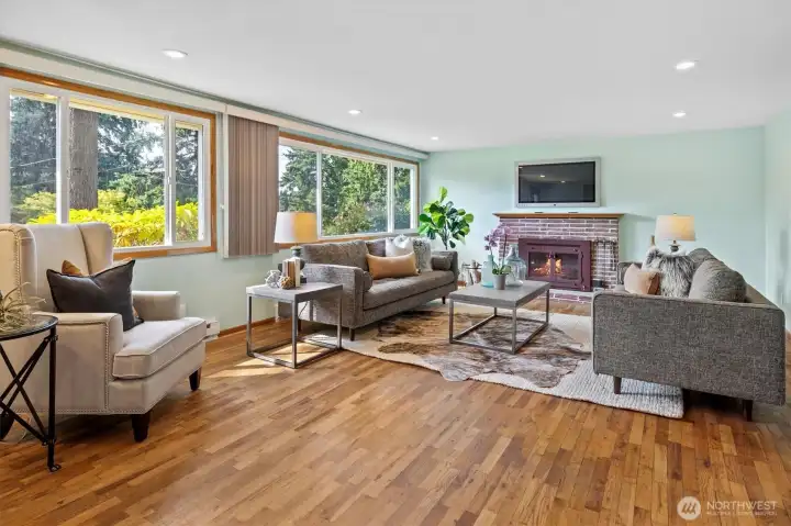Original oak hardwood floors throughout, brick mantled fireplace . . .