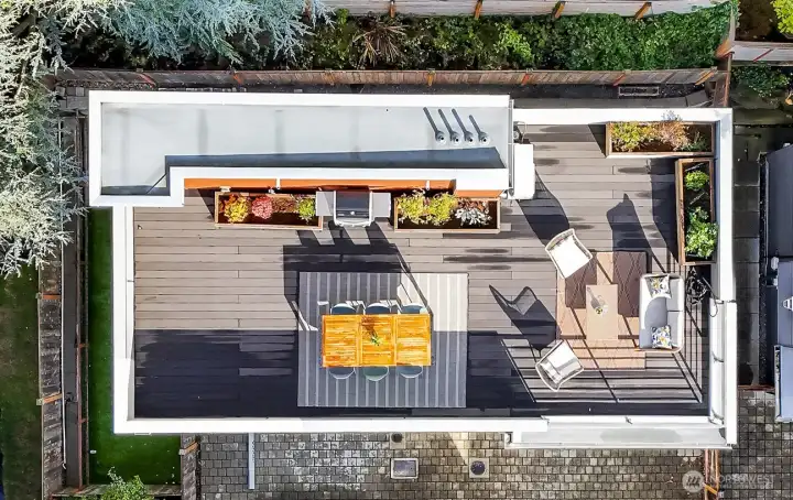 So much room to hang out!