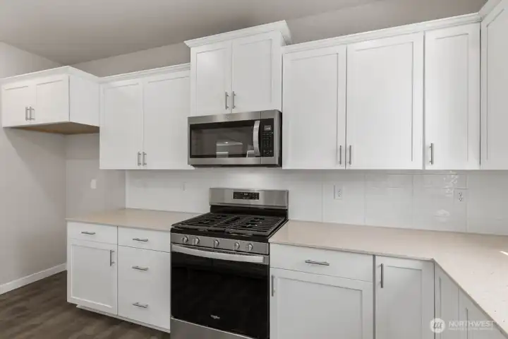 Colors and finishes may vary.