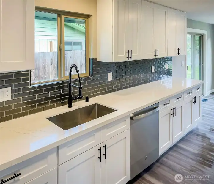 FABULOUS KITCHEN REMODEL...TONS OF COUNTER SPACE