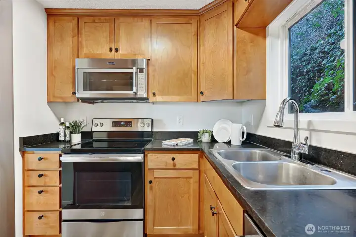 When you don't feel like cooking, you can pick up takeout from a ton of great spots just a couple of blocks away.