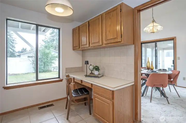 desk area and extra storage space, alot of extra room in the kitchen