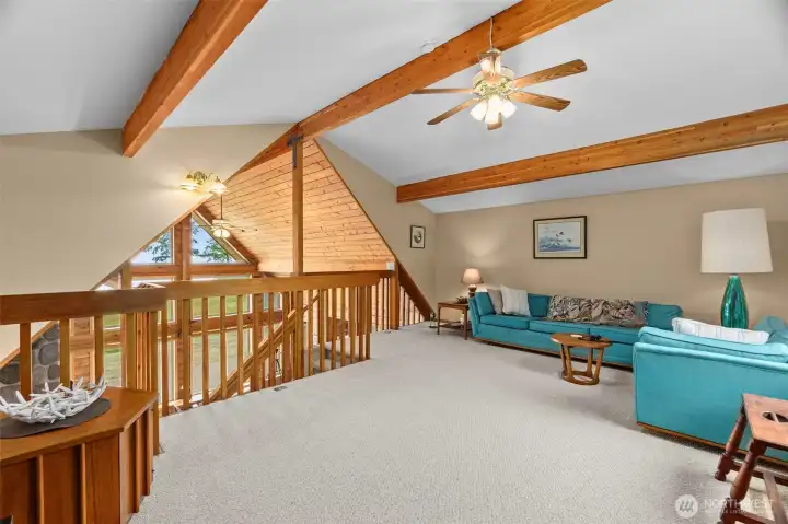 Huge loft area could be another bedroom