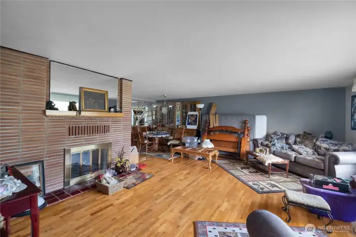 Front living room, seller in process of packing