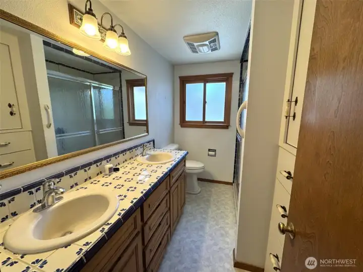 Main bathroom--dual sinks, large shower--3/4 bath