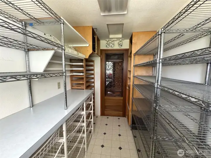 Pantry toward the door out