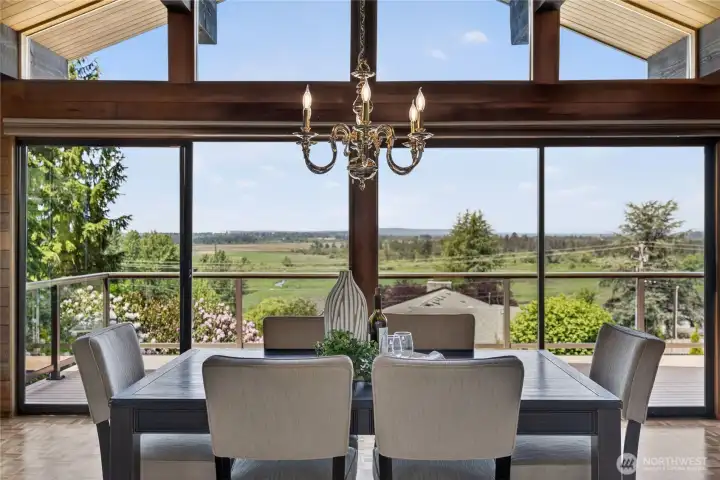 Breathtaking VIEWS from the floor to ceiling windows. Breathtaking VIEWS from the floor to ceiling windows.