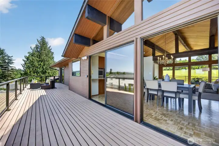 443sqft deck —- the sunsets are incredible! 443sqft deck —- the sunsets are incredible!