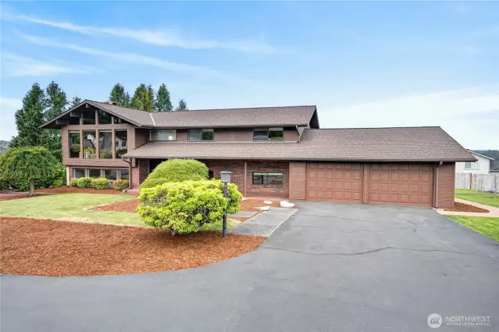 Mid-century modern estate in Snohomish. Mid-century modern estate in Snohomish.