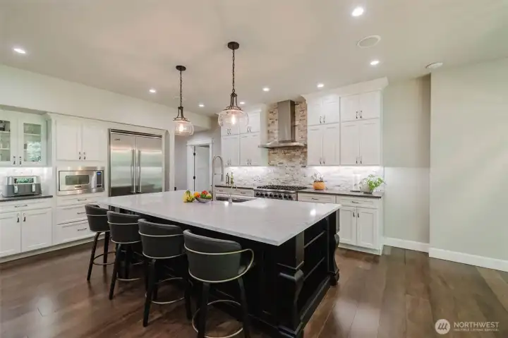 Light & bright with gorgeous engineered hardwood flooring.