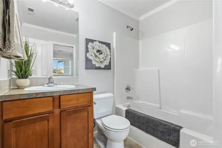 Upper level full bathroom.