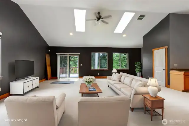 Virtually staged bonus room