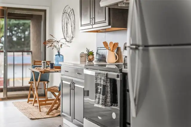 The breakfast space offers a cozy space to enjoy a morning meal while overlooking the Narrows.