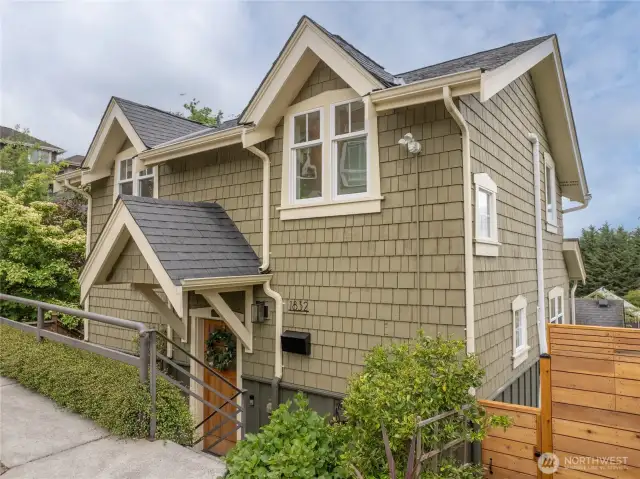 Hard to find newer construction Queen Anne style craftsman.