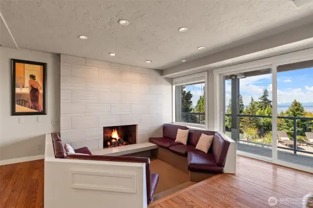 Lower Level Conversation Pit