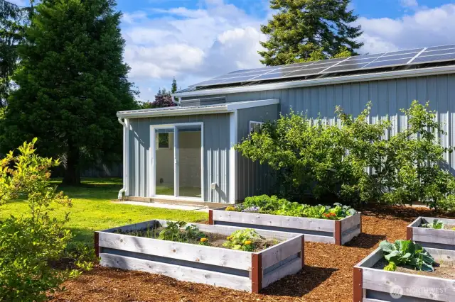 Fresh garden beds and thoughtful landscaping add just the right amount of greenery—low-maintenance, high-impact.