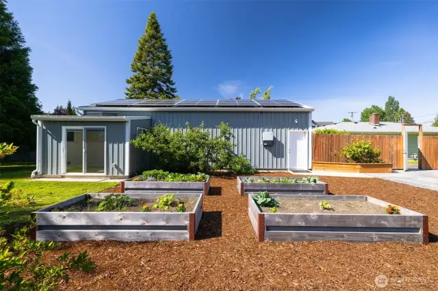 The shop boarders the North side of the property providing maximum Sothern sun exposure for gardening and enjoying.