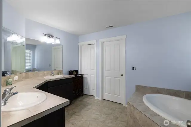5 piece Spa like en-suite with enclosed commode and walk in closet.