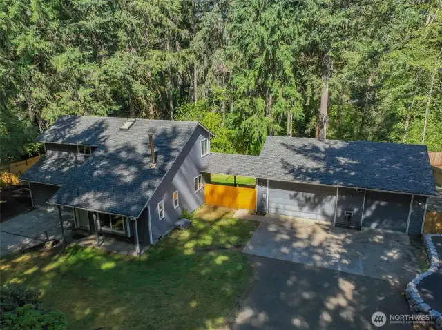Nestled in the Sunwood Lakes community, an easy commute to Olympia, I5, and JBLM.