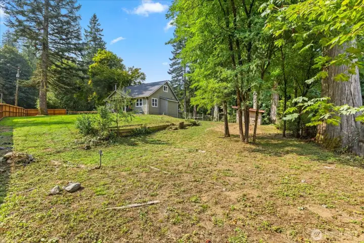 Large fully fenced front yard