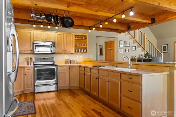 Easy flowing kitchen with plenty of counterspace and room for sous chefs!