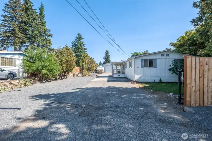 Home with 1500 SQFT SHOP