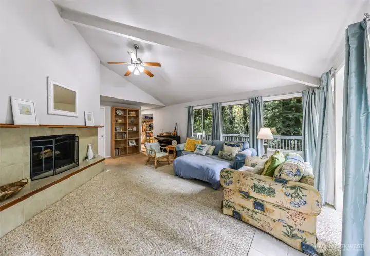 The elegant windows make this room a peaceful oasis.