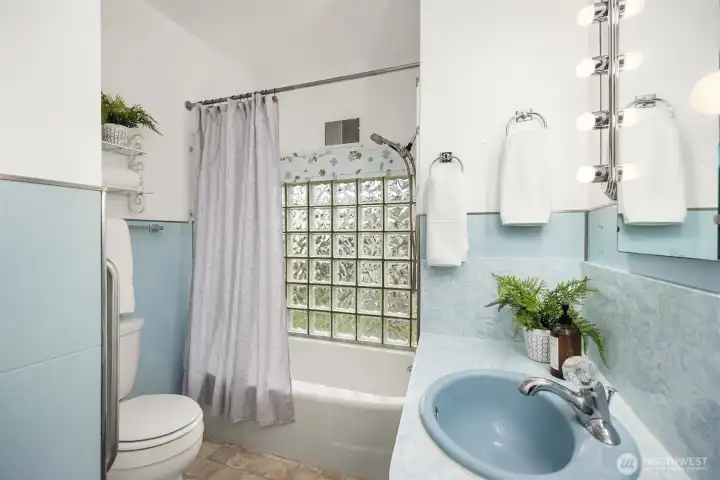 Vintage full main floor bath