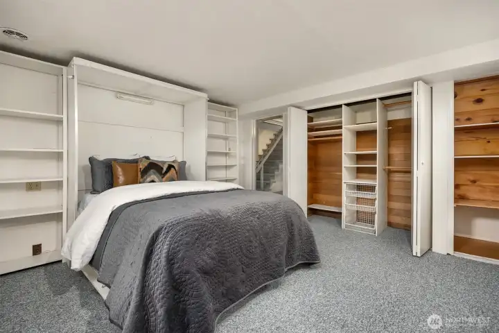 Lower level bedroom with Murphy-bed