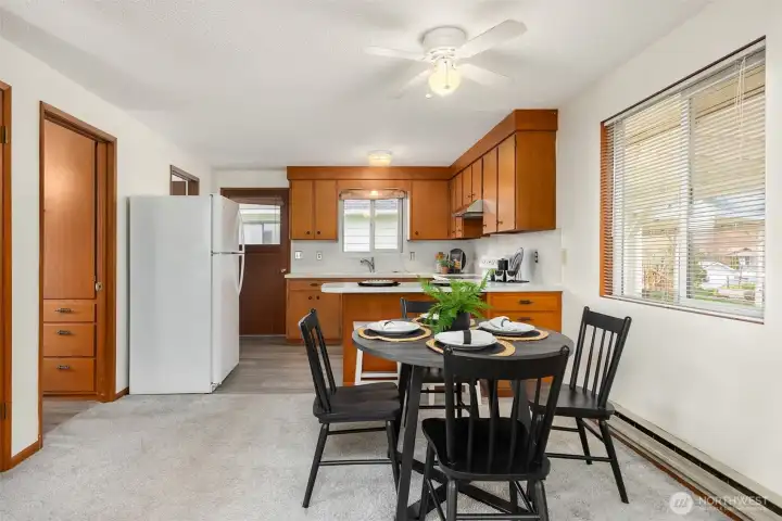 Guest House kitchen and dining area
