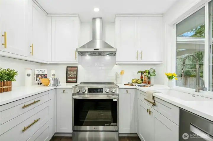 Updated Kitchen w/Quartz Counters